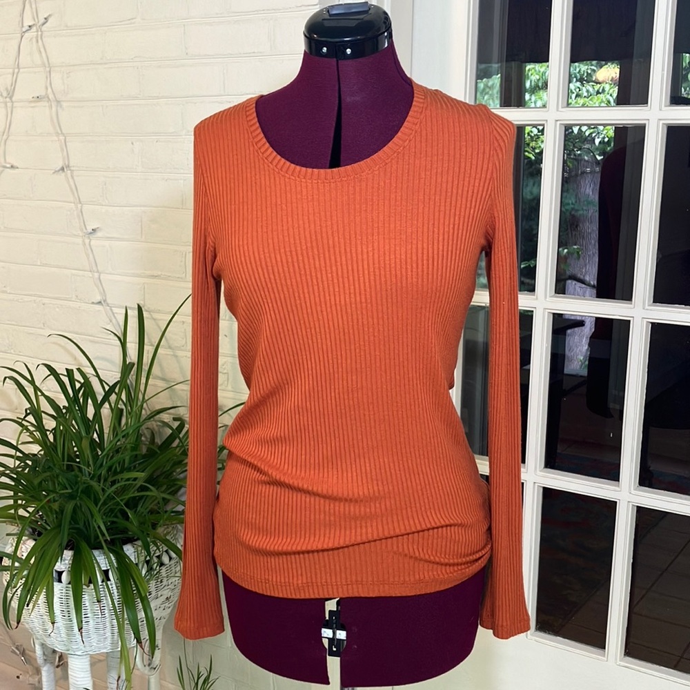 Adrienne Vittadani Women's Ribbed Orange Lobg Sleeve Top Medium